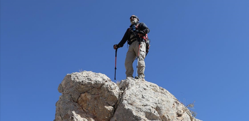 Altay Dağları'na tırmanan bir dağcı hangisinde olabilir?