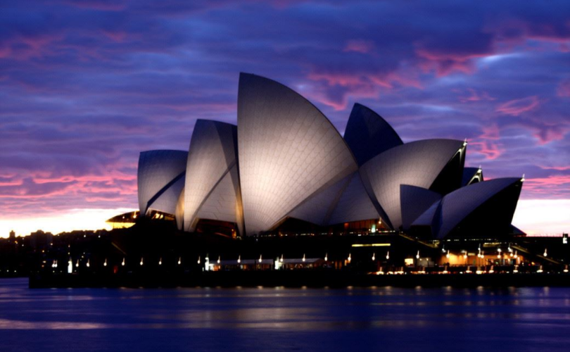 Hangi yapının beton duvarlarının temizliğine kabartma tozu, bronz kısımlarının parlatılmasında ise zeytinyağı kullanılmaktadır?